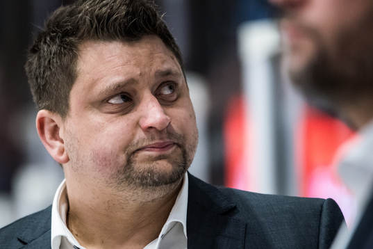 Moras tränare Mattias Karlin  deppar