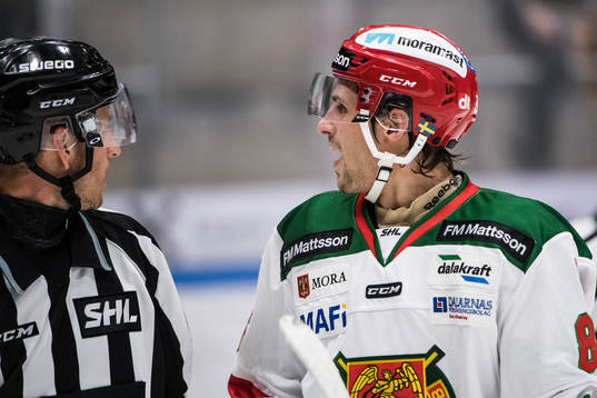 Moras Mathias Bromé deppar och reagerar