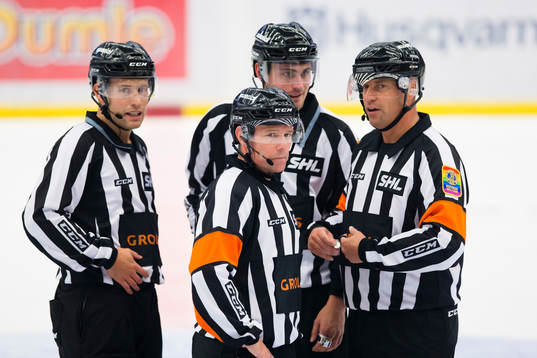 Domarna Andreas Lunden, Wolmer Edqvist, David Laksola och