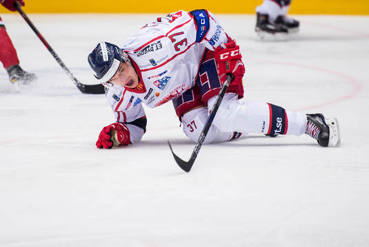 Västerviks Jacob Cederholm grinar illa