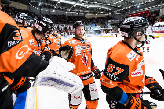 Karlskronas Joachim Rohdin jublar med lagkamrater