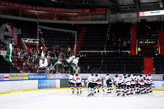 Tingsryds spelare tackar klacken