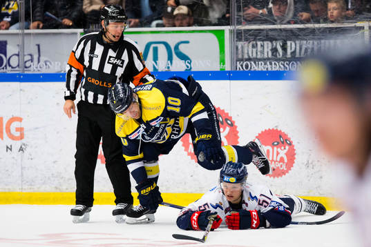 s Martin Thörnberg mot Linköpings Kristian Näkyvä