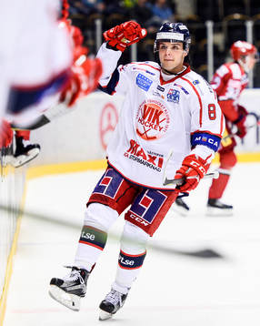 Västerviks Tony Pappila jublar med båset