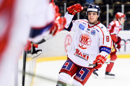 Västerviks Tony Pappila jublar med båset