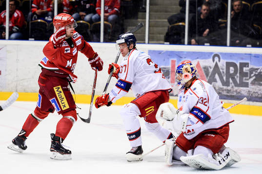 Modos Henrik Björklund gör 2-1 förbi Väsgterviks Jacob