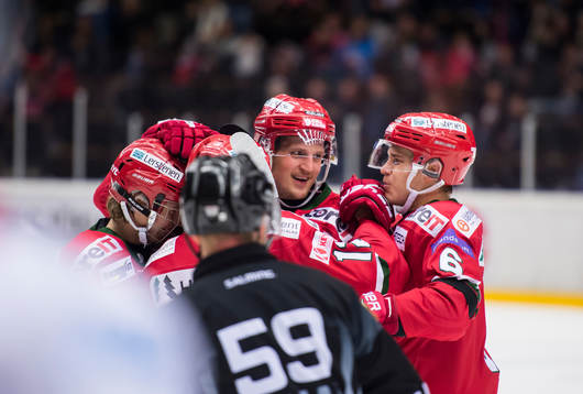 Modos Henrik Björklund jublar