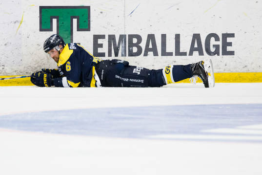 s Christoffer Persson har ont