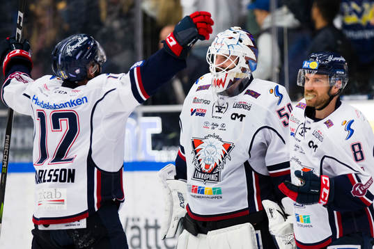 Linköpings Sebastian Karlsson och målvakt Jonas