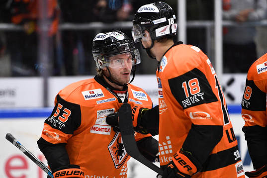 Karlskronas Bobbo Petersson jublar
