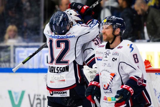 Linköpings Sebastian Karlsson och målvakt Jonas
