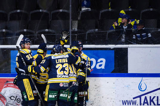 Södertäljes spelare jublar