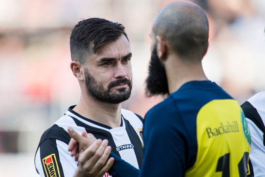 Landskronas Igor Arsenijevic hälsar Ängelholms Akram