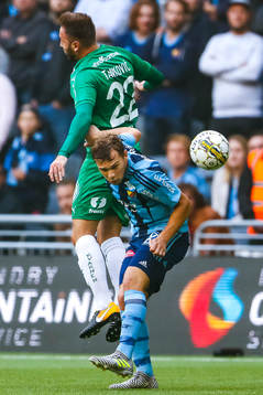 Djurgårdens Felix Beijmo och Hammarbys  Muamer Tankovic