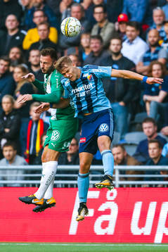 Djurgårdens Felix Beijmo och Hammarbys  Muamer Tankovic