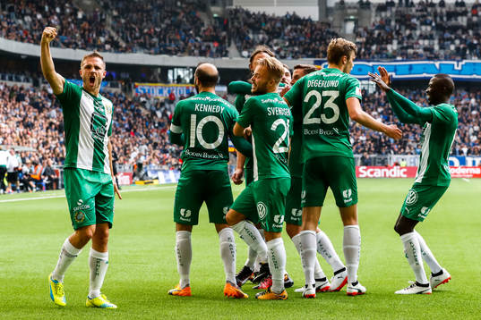 Hammarbys spelare jublar med Björn Paulsen