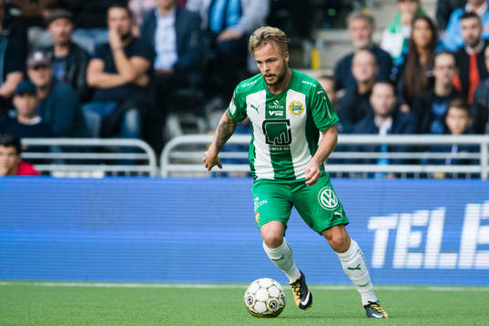 Hammarbys Sander Svendsen med bollen