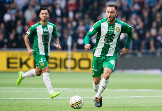 Hammarbys Muamer Tankovic med bollen