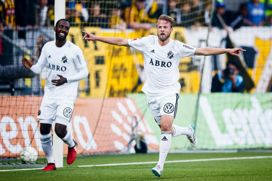 s Daniel Sundgren jublar