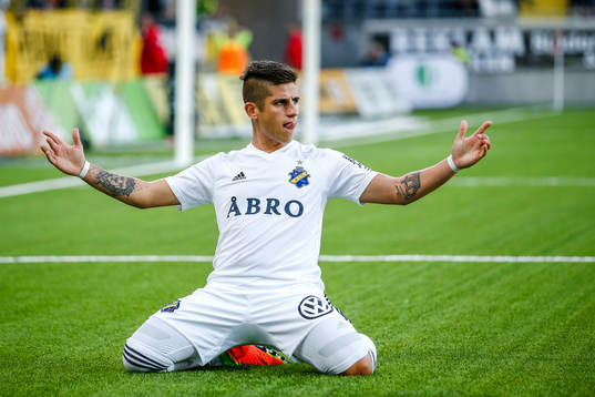 s Nicolas Marcelo Stefanelli jublar