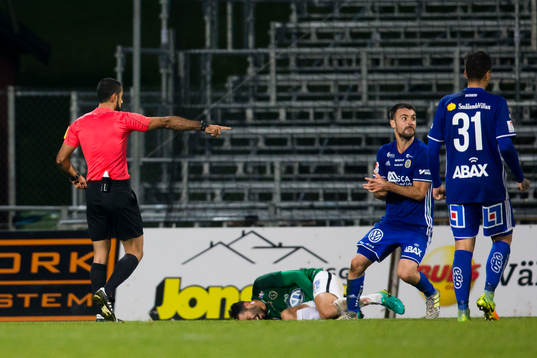 Domaren Mohammed Al-Hakom dömmer straff till Sundsvall