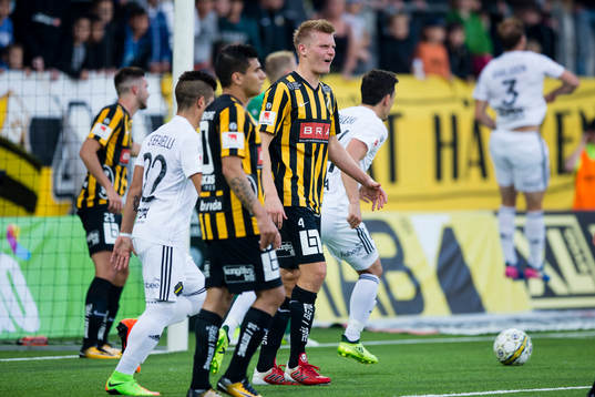 Häckens Juhani Ojala och Paulinho deppar