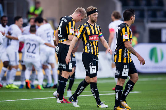 Häckens Rasmus Lindgren och Paulinho deppar