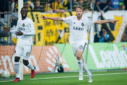 s Daniel Sundgren jublar