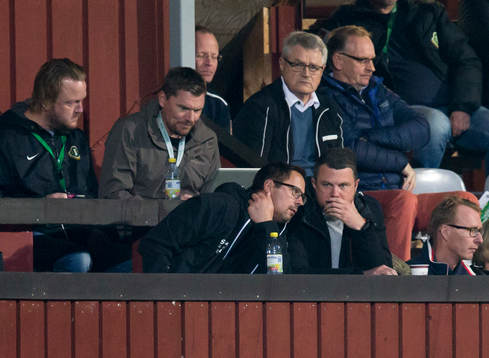 Jönköpings tränare Jimmy Thelin på läktaren