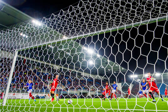 Samuel Karl Fridjonsson of Vålerenga scores 1-0