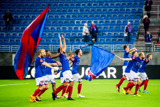 The Vålerenga team celebrates