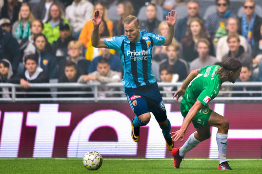 Djurgårdens Gustav Engvall och Hammarbys Björn Paulsen