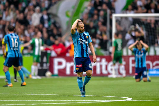 Djurgårdens Jacob Une Larsson deppar