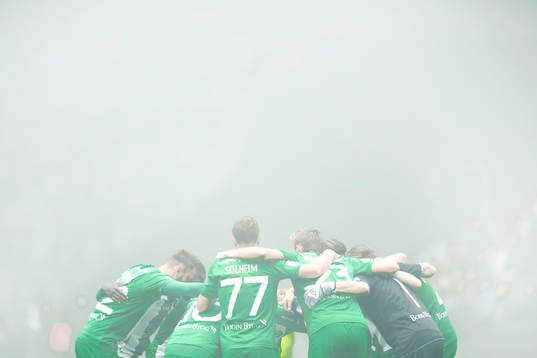 Hammarbys spelare samlas
