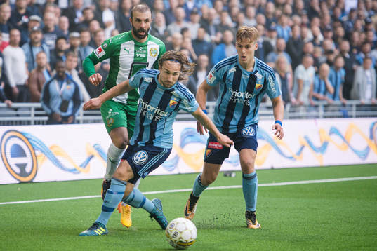 Hammarbys Kennedy Bakircioglu mot Djurgårdens Kevin Walker