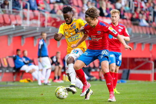 Falkenbergs Richard Donkor och Helsingborgs Alex Timossi