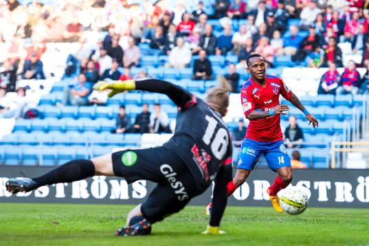 Helsingborgs Albin Strandqvist och Falkenbergs målvakt