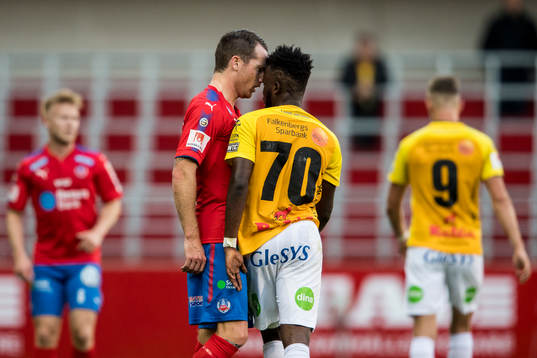 Helsingborgs Johan Persson och Falkenbergs Richard Donkor i