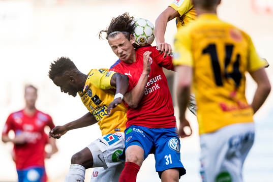 Helsingborgs Alex Timossi Andersson i nickduell med