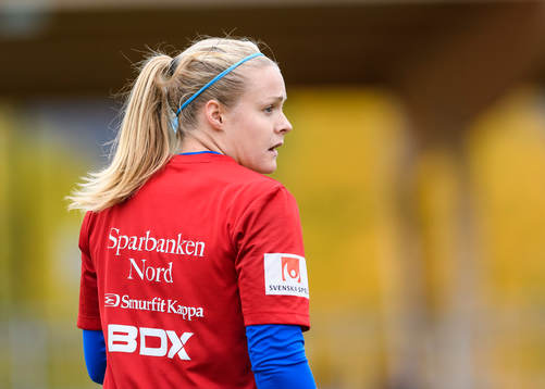 Piteås målvakt Hilda Carlén på uppvärmningen