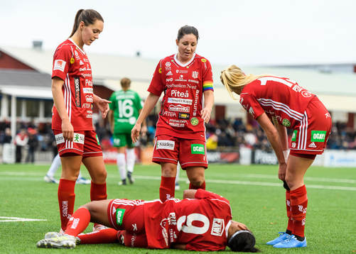 Piteås Madelen Janogy ligger skadad