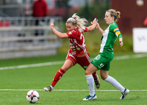 Piteås Ronja Aronsson och Hammarbys Olga Ekblom