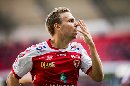 Kalmars Jonathan Ring jublar