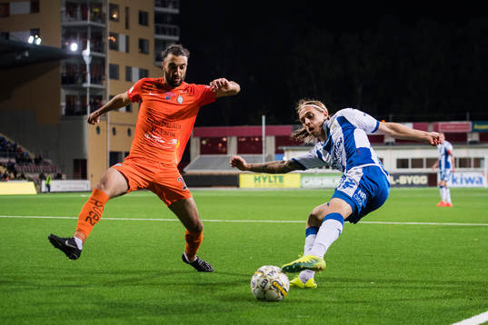 AFC Eskilstunas Ansel Raskaj och IFK Göteborgs Elias Mar