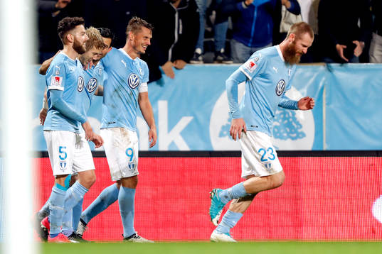 Malmö FFs Anton Tinnerholm jublar med lagkamrater