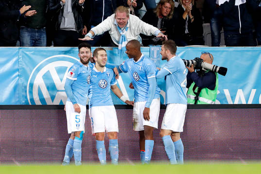 Malmö FFs Anton Tinnerholm jublar med lagkamrater