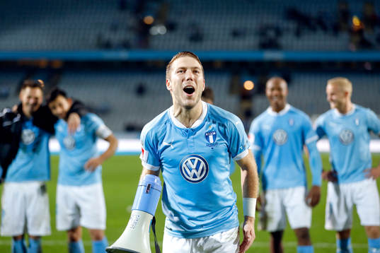 Malmö FFs Anton Tinnerholm jublar med lagkamrater