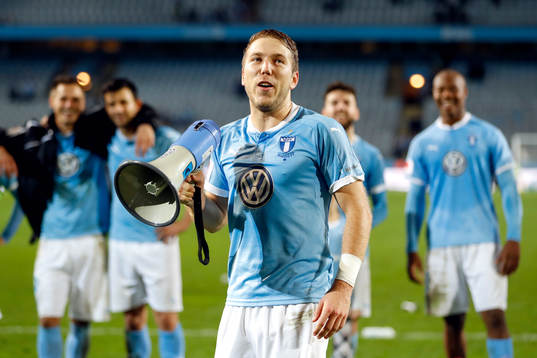 Malmö FFs Anton Tinnerholm jublar med lagkamrater