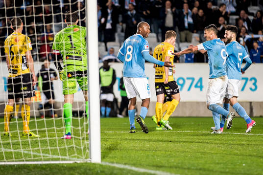 Elfsborgs Jon Jönsson och målvakt Kevin Stuhr Ellegaard