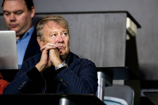 Danmarks förbundskapten Åge Hareide på läktaren